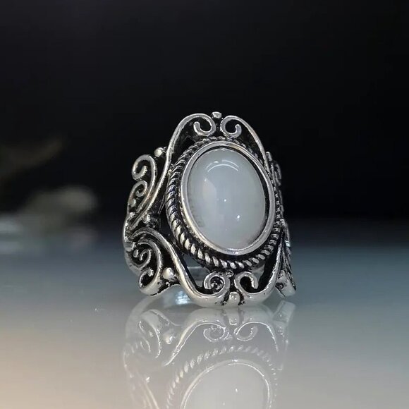 Vintage Monnstone Ring - Picture 1 of 3